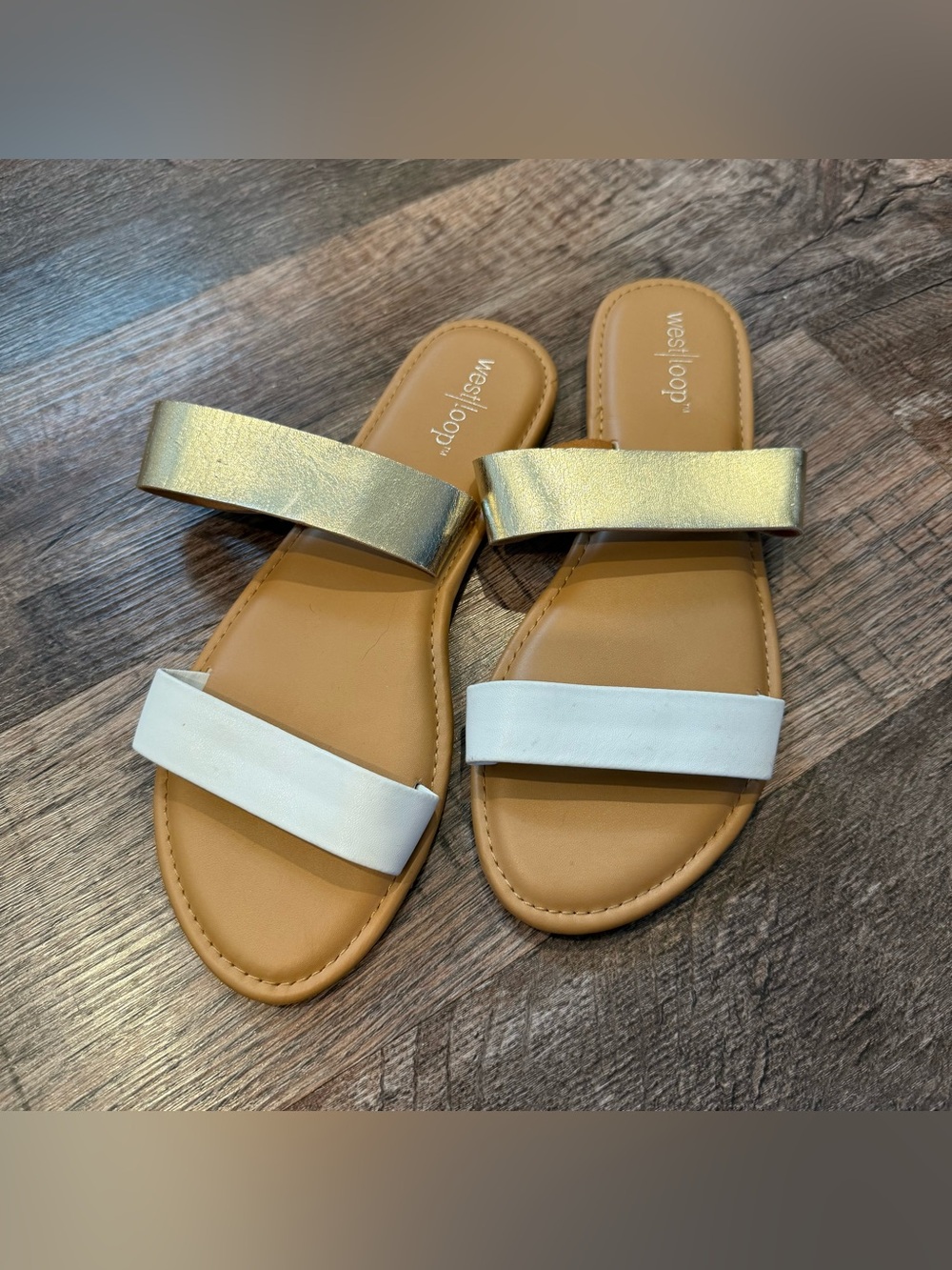 NWOT West Loop White and Gold Strappy Flat Sandals Size 7/8 Summer Vacation